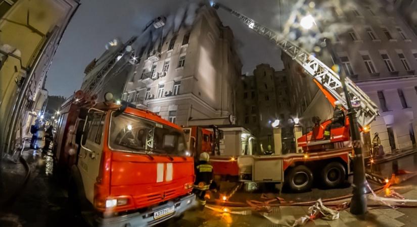 Moszkvában irodaház lángolt, Szöulban 22 áldozatot találtak egy leégett akkugyárban