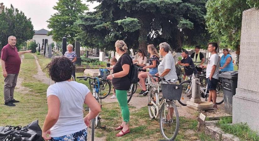 Kerékpárral eredtek Petőfi nyomába a szabadszállásiak