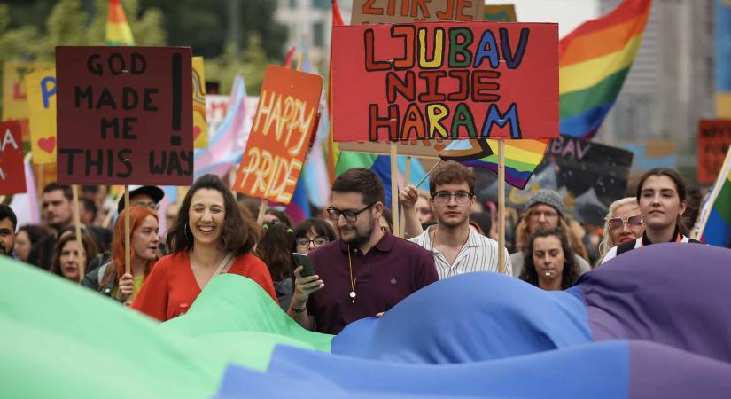 Több százan vonultak a szarajevói pride alkalmából