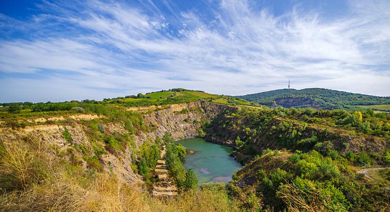 Kirándulástippek: a türkizkék Tarcali bányató