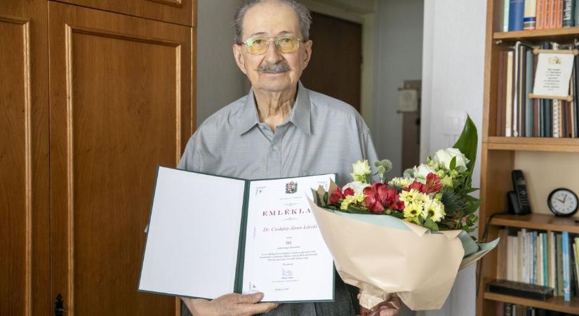 90. születésnapját ünnepli a háromdiplomás debreceni teológus – videóval