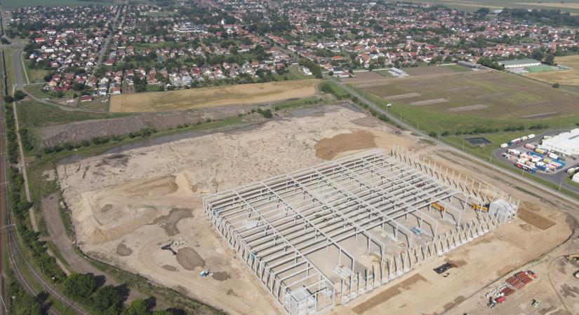 A Weerts Logistics Park elérte építkezésének legmagasabb pontját Ebesen