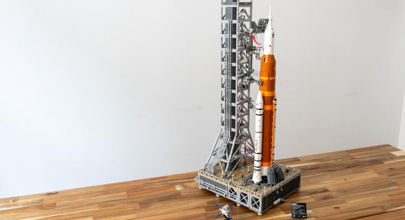Felépítettük legóból az Artemis rakétát, amivel pár éven belül újra emberek utazhatnak a Holdra