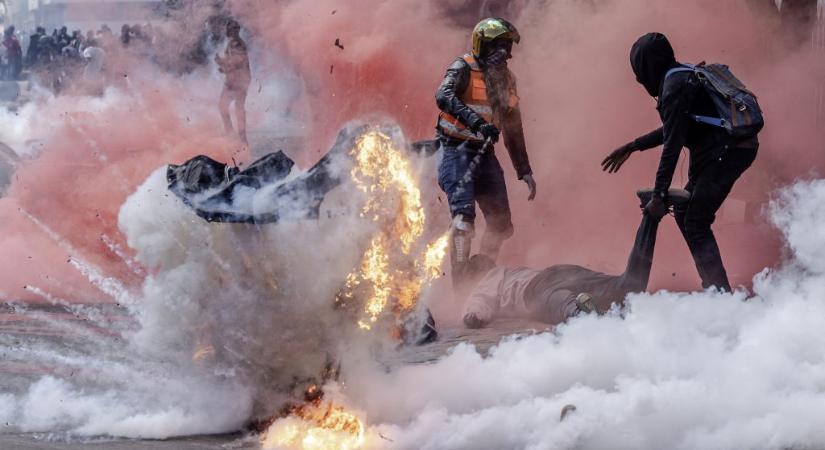 Tüntetők ostromolták meg a kenyai parlament épületét, többeket lelőttek