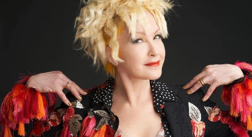 Cindy Lauper búcsúzni jön