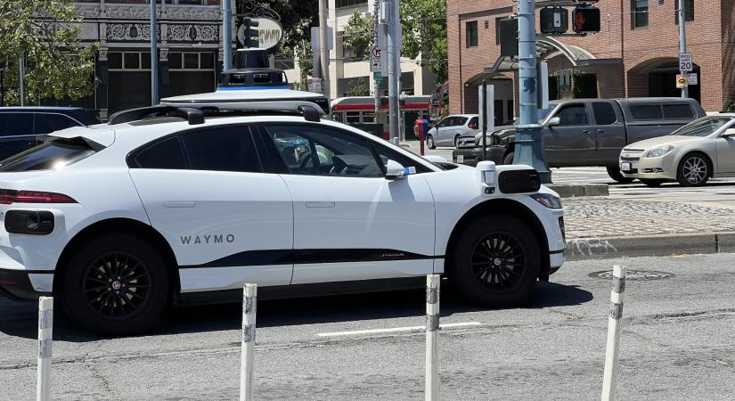 Újabb amerikai városban indulnak a Waymo önvezető autói