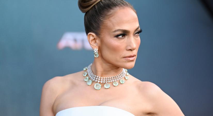 Jennifer Lopez felvette a nagybetűs alkalmi ruhát: tipikus „elalélsz tőle” kategória