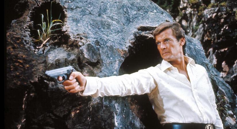 Megrongálták Roger Moore sírját: gyalázat amit az egykori James Bond-al tettek