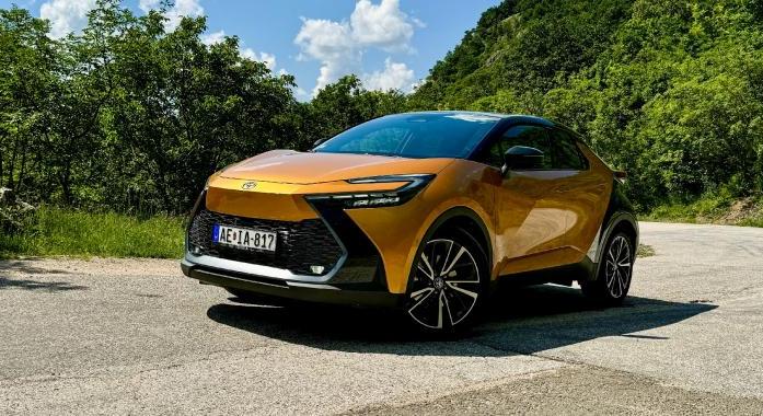 Bevált recept remek köntösben - Toyota C-HR 2.0 Hybrid 197 LE AWD e-CVT