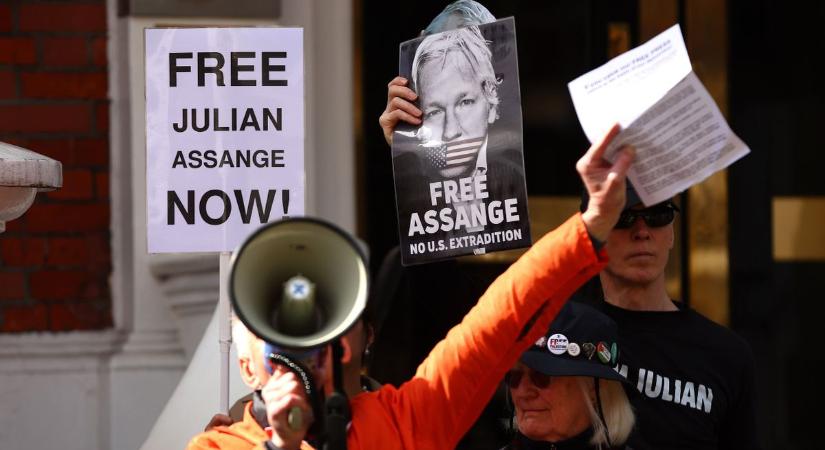 Julian Assange bevallotta, hogy bűnös, ezért kiengedték a börtönből