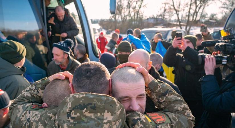 Foglyokat cserélt Oroszország és Ukrajna, összesen 180-an szabadulhattak a fogságból