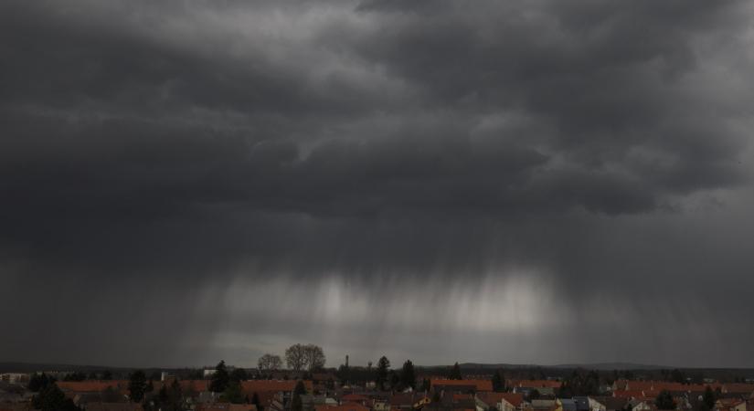 Nemcsak jönnek a zivatarok, de még rendszerbe is szerveződnek