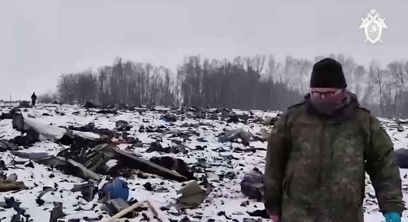 Az oroszok állítják, hogy az ukrán hadifoglyokat szállító gépet az ukrán hadsereg lőtte le – frissül
