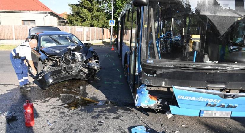 Három gyerek is megsérült, amikor összeütközött egy busz és egy autó Kispesten