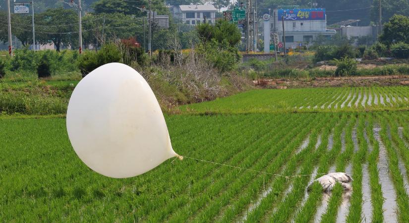 Észak-koreai szemetes léggömbök miatt zárták le a szöuli repteret