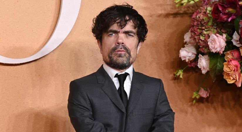 Hihetetlen, de már 55 éves a Trónok harca apró színészóriása – Itt vannak Peter Dinklage legnagyobb alakításai