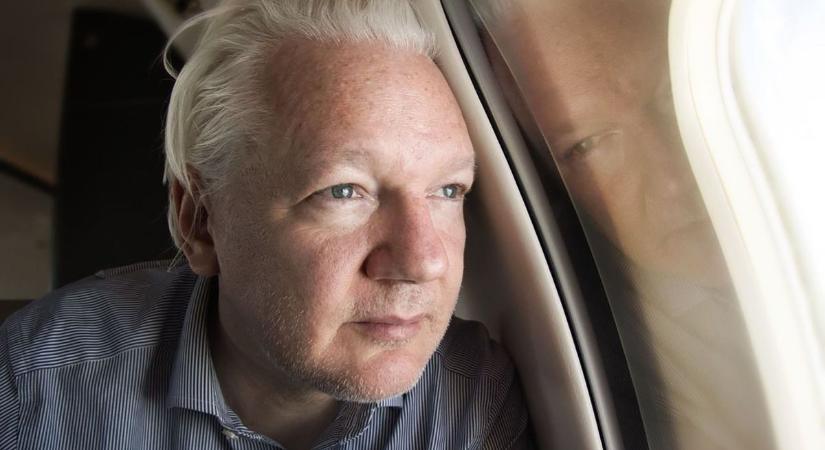 Szabad emberként tér haza Julian Assange
