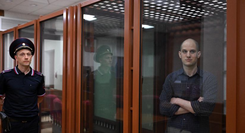 Megkezdődött Evan Gershkovich amerikai újságíró pere Oroszországban