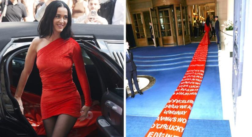 Szó szerint nem akart véget érni Katy Perry ruhájának uszálya, amiben megjelent a párizsi divathéten