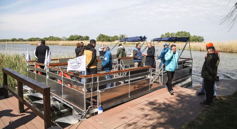 Erre és ennyiért járnak a Tisza-tavi kerékpáros kompok