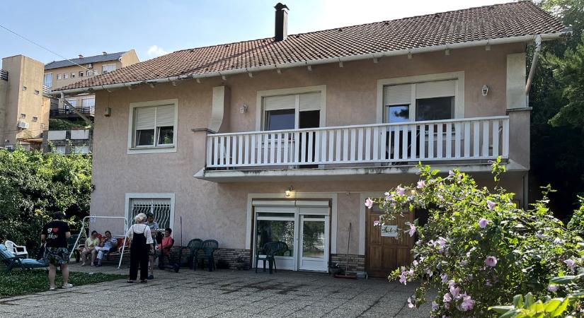 Értelmi sérült fiatalok költöztek új lakóotthonba Pécsen