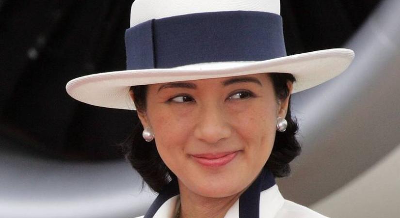 A 60 éves japán császárné ilyen gyönyörű volt a Buckingham-palotában: Kamillával és Károllyal gálázott