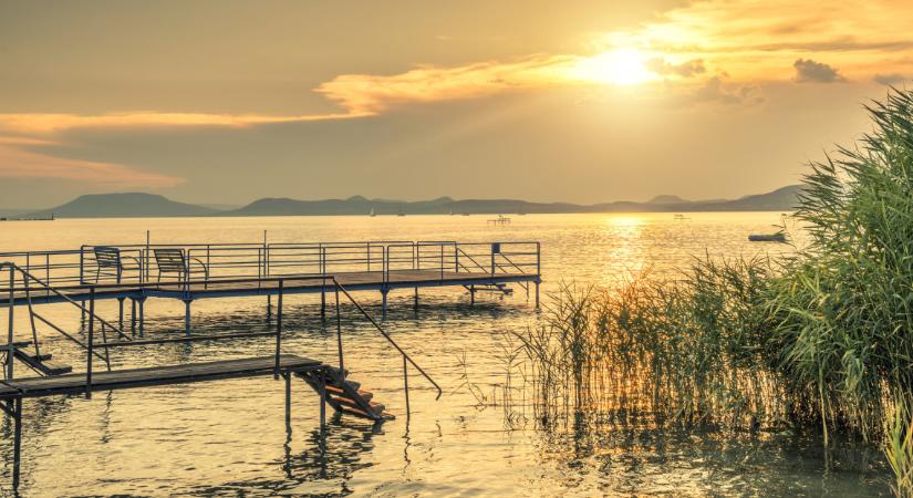 Fontos változás lép életbe mától a Balatonnál: ezt minden strandolónak tudna kell