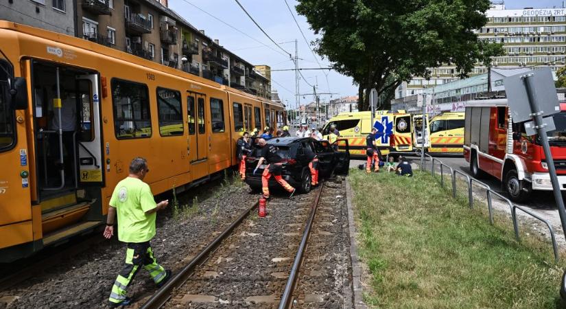 Súlyos villamosbaleset Zuglóban, többen megsérültek – fotók a helyszínről