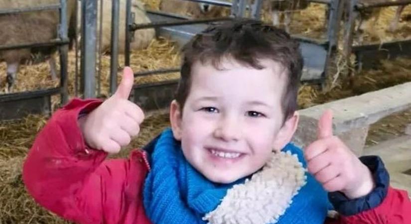 A legkisebb koporsók a legnehezebbek: holtan találták a 4 éves kisfiút a kertben