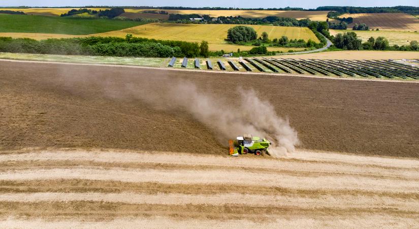 Fokozott figyelemre int az agrárminiszter: vigyázzunk az utakon!