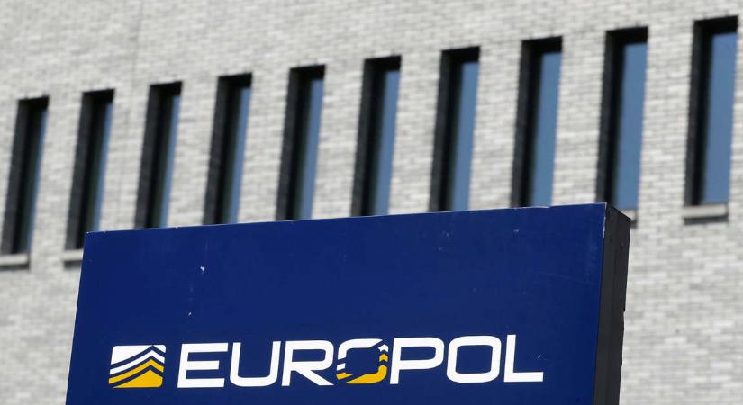 Közel huszonhatmilliárdért foglalt le hamis gyógyszereket az Europol