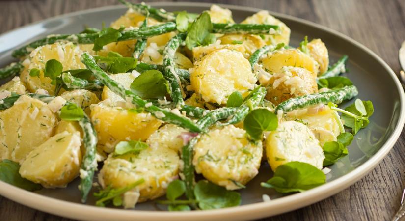 Isteni újkrumplisaláta zsenge zöldbabbal keverve: tápláló és nagyon finom