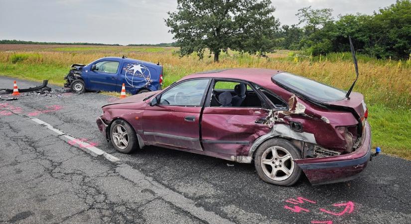 Súlyos baleset miatt teljes útlezárás volt Ostffyasszonyfa közelében - helyszíni fotók