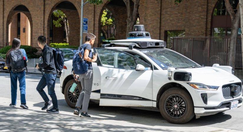Már bárki használhatja a Google önvezető taxijait San Franciscóban