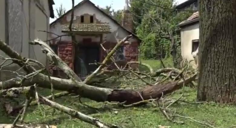 A szerdai viharok miatt országszerte 240 helyszínre riasztották a tűzoltókat  videó