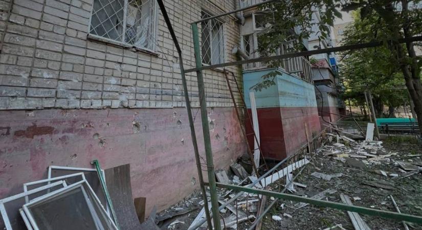 Az oroszok megtámadtak egy humanitárius központot Herszonban: öten megsérültek