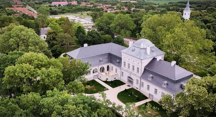 Lázár János: a geszti Tisza-kastély felújítása egy korszak restaurációját jelenti