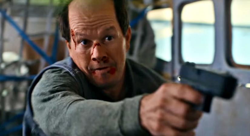 Flight Risk előzetes: Mark Wahlberg kopaszodó bérgyilkosa csúnyán elcseszi a küldetését Mel Gibson új, repülős akcióthrillerjében