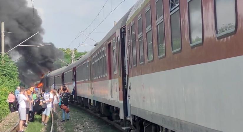 Busz és vonat ütközött Érsekújvár közelében