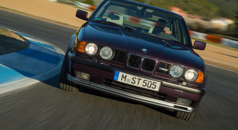 Így lett sportszedánból hibrid szuperlimuzin a BMW M5