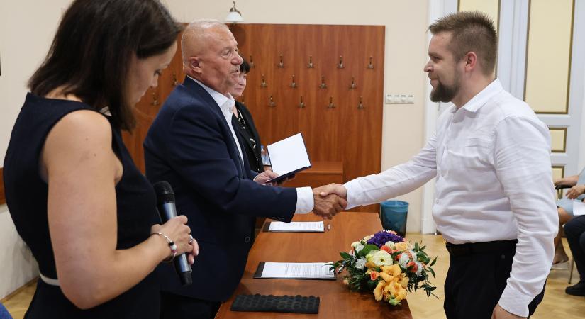Átvette megbízólevelét Pintér Bence, Győr októberben hivatalba lévő polgármestere