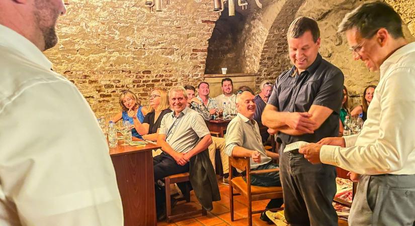 Ünnepi borklub – átadták a stafétabotot az új rektornak