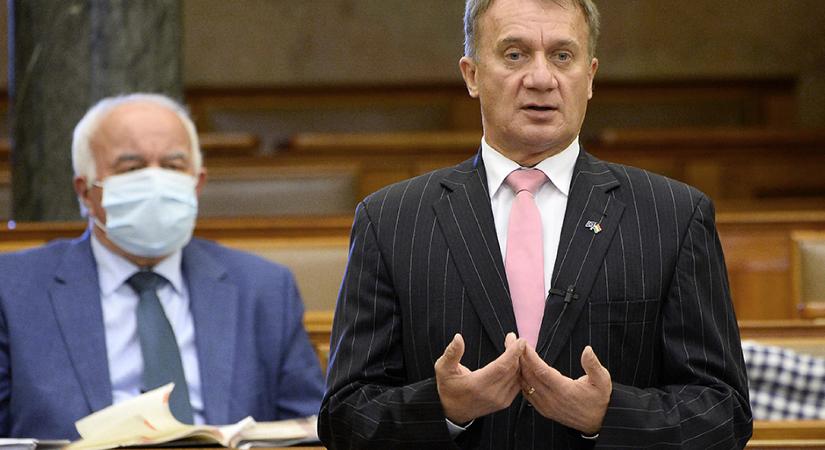 Varju László a parlamentben is képviseli Újpestet és Angyalföldet: helyi ügyekről beszélt