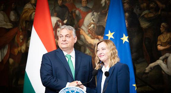 Orbán Viktort lenyomta Giorgia Meloni