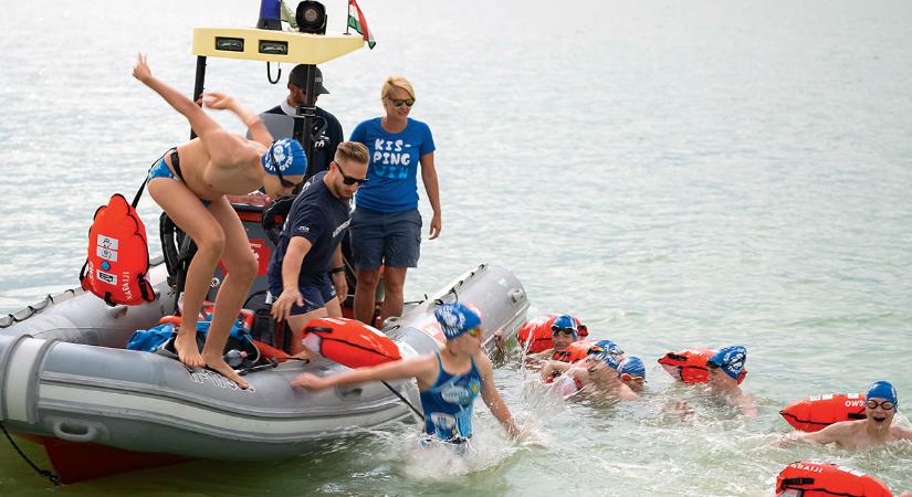 Huszonnégy kicsi hős úszta át a Balatont Flóráért