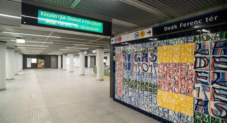 Elbontják a Deák téri metró beléptetőkapuit