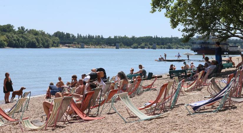 Mától megnyílt Budapest egyetlen ingyenes, Duna-parti strandja