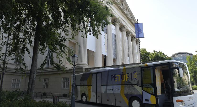 A Petőfi-busz kiemelt példája a múzeumi innovációnak