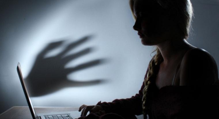 Szakítás utáni digitális horror: ellopta volt barátnője adatait, majd bosszúból kiíratta az egyetemről