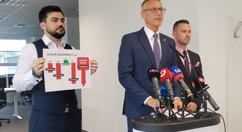 Slovensko IT: bezárás és vádemelés